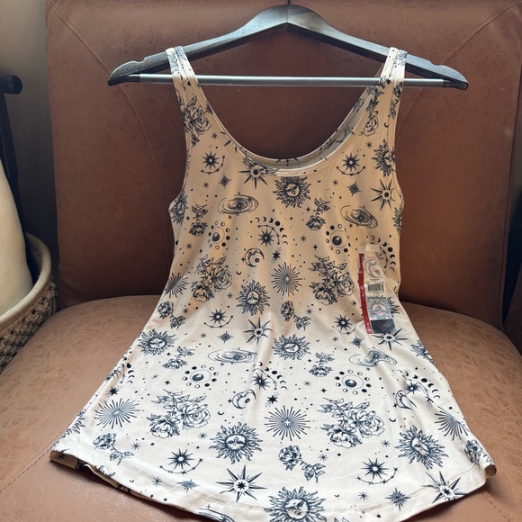 NO BOUNDARIES CELESTIAL TANK TOP LIGHT TAN CREAM WITH NAVY PRINT SIZE MEDIUM NWT - Picture 1 of 5